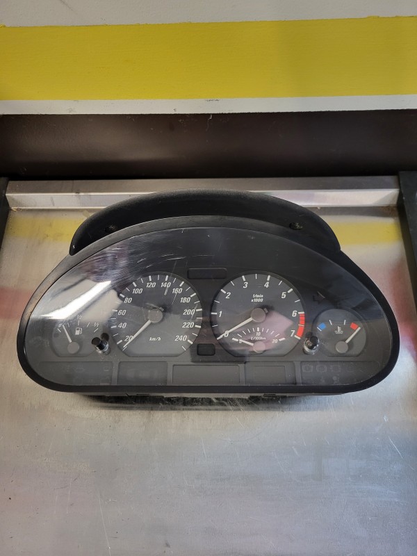 compteur bmw 325i e46 Boîte automatique 
0263606229

