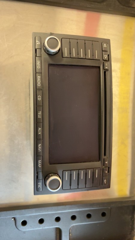 7l6035191c poste gps vw touareg de 2004