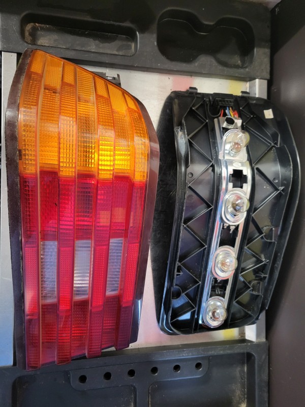 feu arriere Mercedes r129 