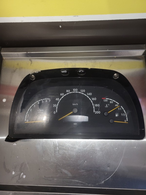 compteur de Mercedes vito w638 réf a0004465221