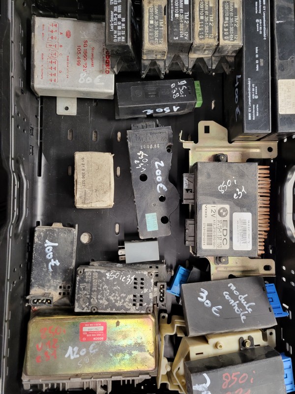 calculateur et boîtiers pour bmw e31 840 ou 850