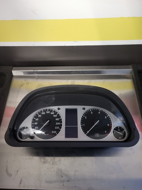 compteur de Mercedes b180 w169