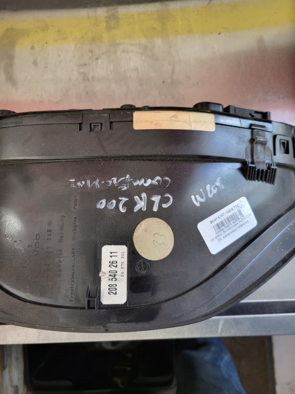 compteur de Mercedes clk 200 w2085302611
