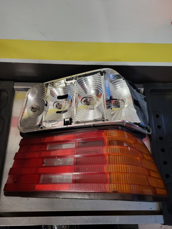 feu arriere Mercedes r129 