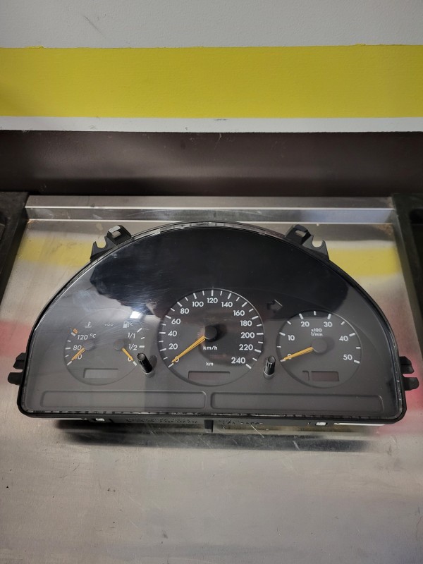 compteur de Mercedes ml w163 a1635401847