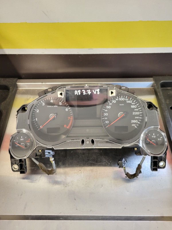 compteur audi a8 v8 3l7
