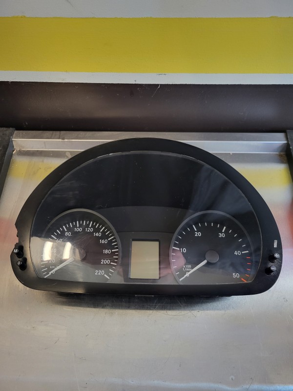 compteur de Mercedes vito a6394464321