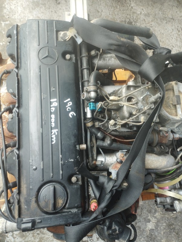 moteur de Mercedes 190e 