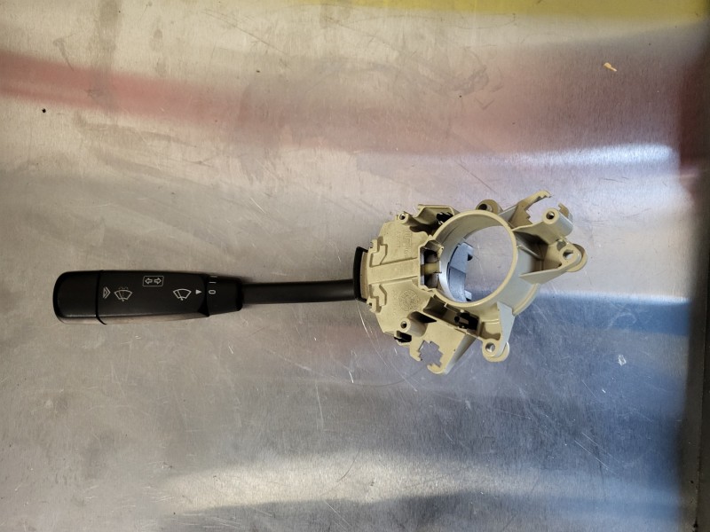 commodo de Mercedes références 2035450010